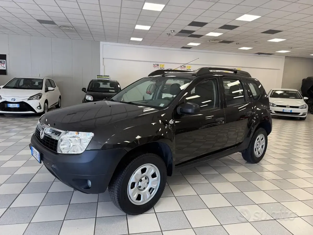 Usata Dacia Duster Lauréate 90 CV (66 kW) 2013 Nero SUV