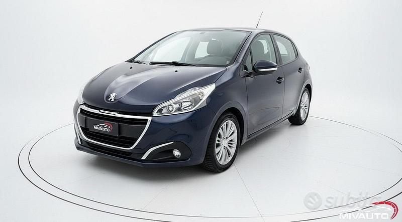 Usata Peugeot 208 Active 101 CV (74 kW) 2019 Blu Utilitaria