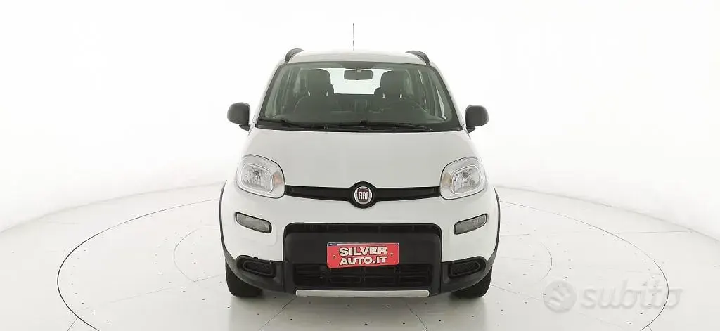 Usata Fiat Panda 4x4 S 84 CV (61 kW) 2019 Bianco pastello Utilitaria