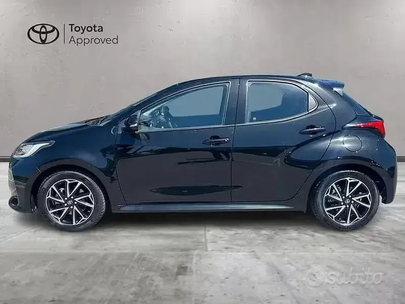 Usata Toyota Yaris Hybrid Trend 116 CV (85 kW) 2022 Nero Berlina