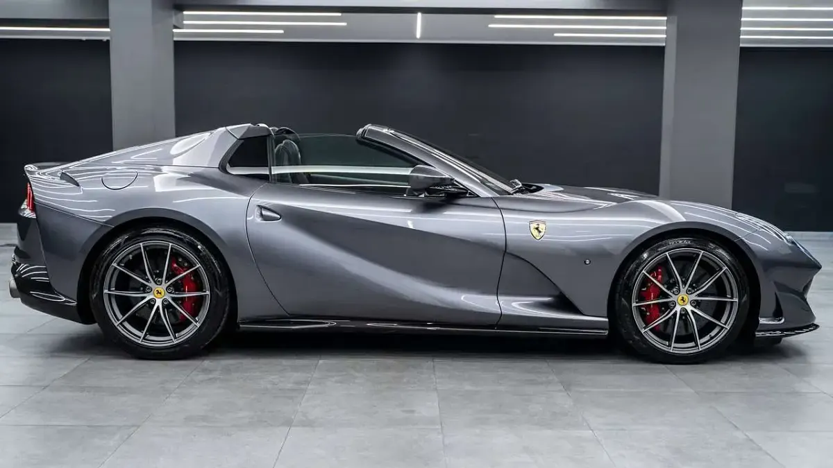 Usata Ferrari 812 799 CV (587 kW) 2022 Grigio daytona perlato Cabrio