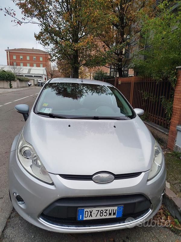 Usata Ford Fiesta 96 CV (70 kW) 2009 Grigio Berlina