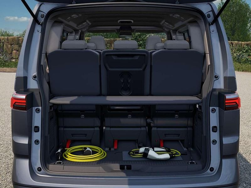 Usata VW Multivan 218 CV (160 kW) 2024 Grigio indio metallizzato Furgone