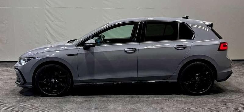 Usata VW Golf VIII R-line 190 CV (139 kW) 2022 Mondstein grau Berlina