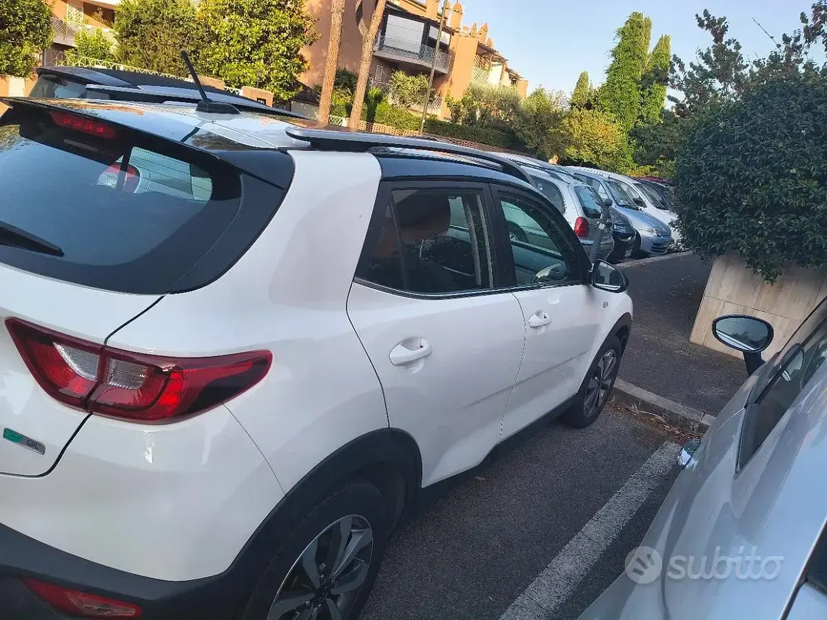 Usata Kia Stonic 84 CV (61 kW) 2021 Bianco SUV