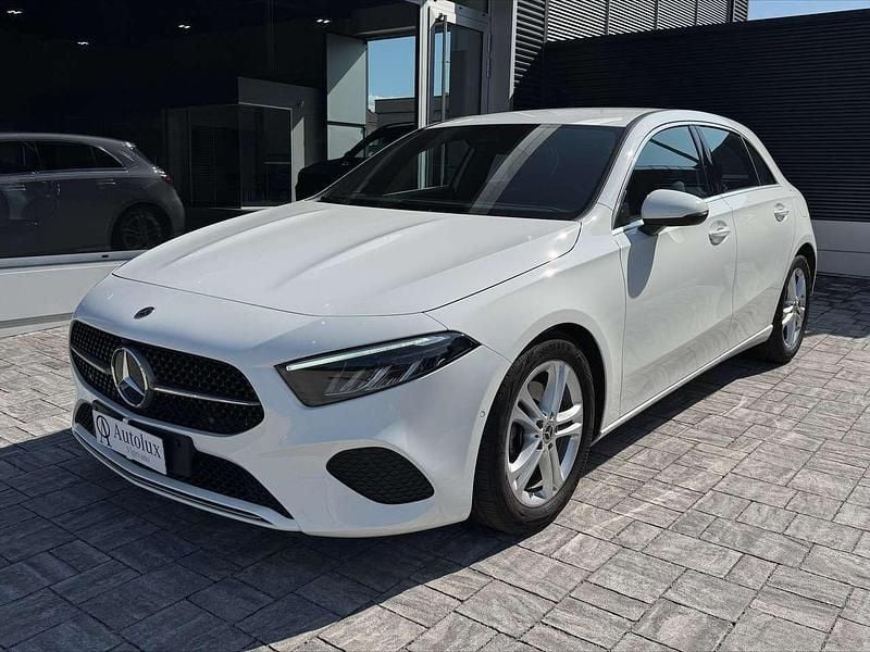 Bianco polare Usata 2023 Mercedes A200 Advanced Tre volumi | 28.900 € (Buon prezzo) - Immagine 1/4