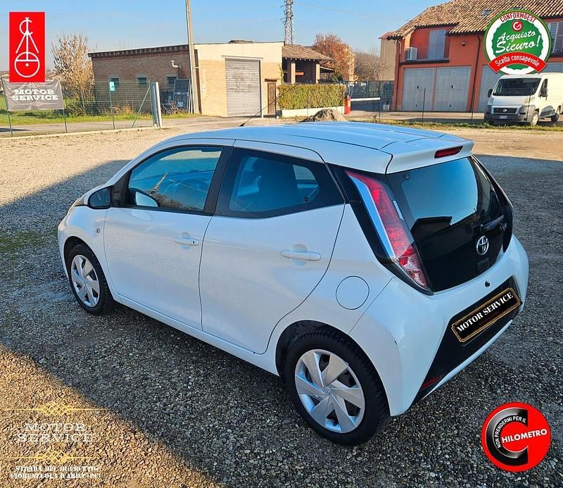 Usata Toyota Aygo 69 CV (50 kW) 2015 Bianco Utilitaria