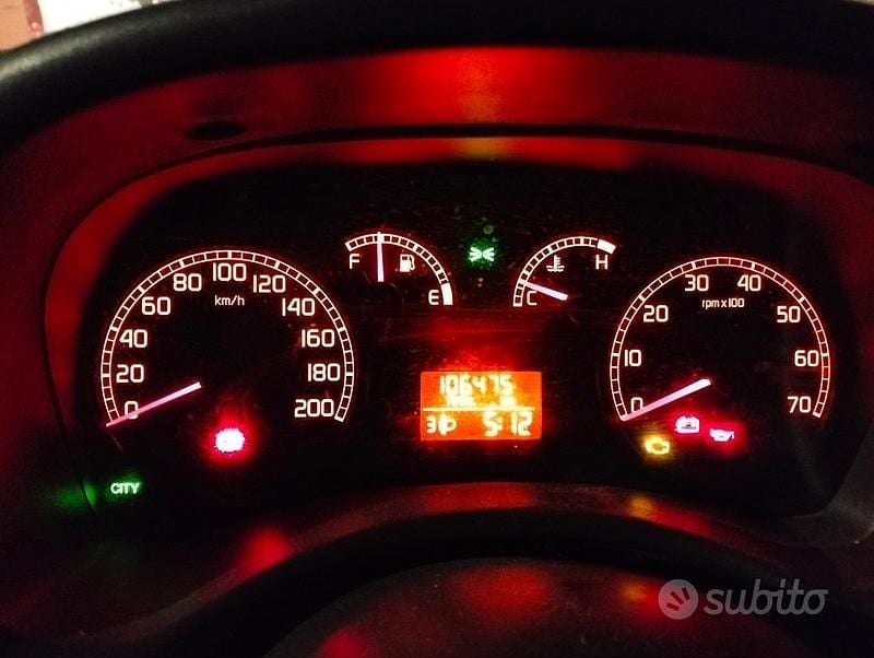 Usata Fiat Punto Dynamic 60 CV (44 kW) 2006 Grigio Berlina