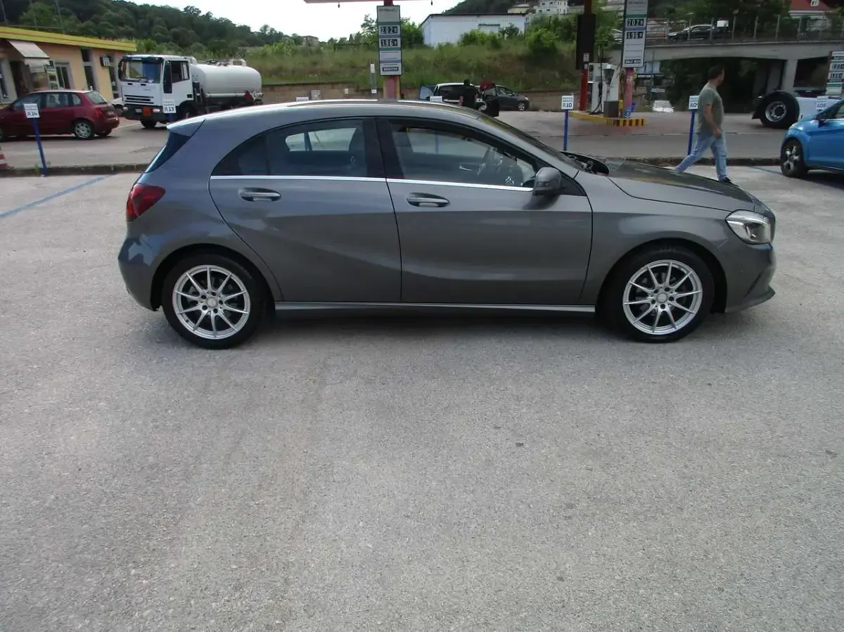Usata Mercedes A180 Urban 109 CV (80 kW) 2016 Grigio Berlina