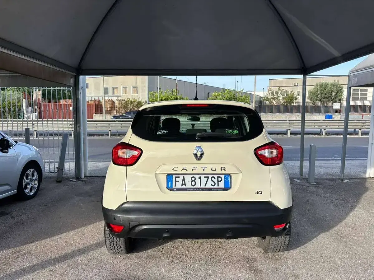 Usata Renault Captur Iconic 90 CV (66 kW) 2015 Beige SUV