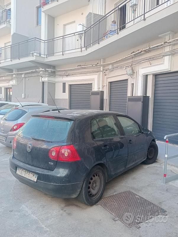 Nero Usata 2007 VW Golf V Tre volumi | 1300 € (Super prezzo) - Immagine 1/4