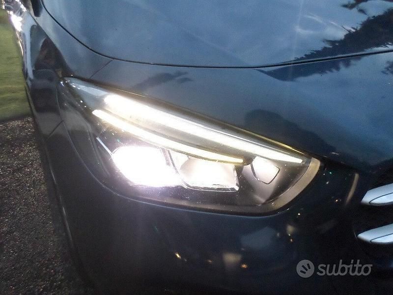 Usata Mercedes B180 115 CV (84 kW) 2019 Blu Monovolume