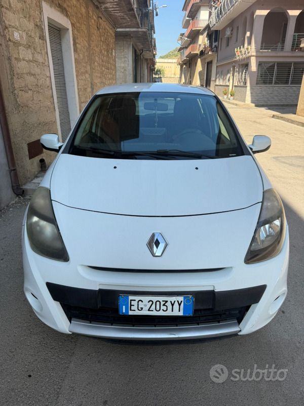 Usata Renault Clio III 75 CV (55 kW) 2011 Bianco Utilitaria