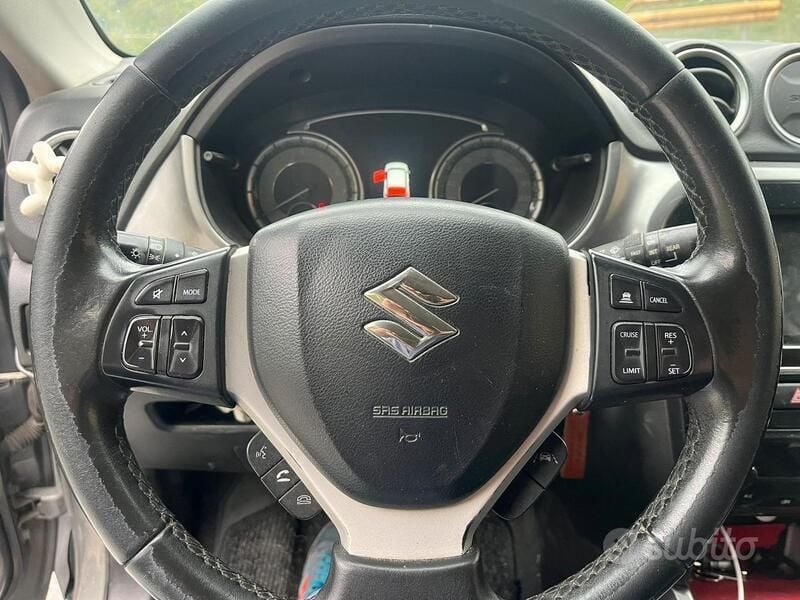 Usata Suzuki Vitara 111 CV (81 kW) 2019 Grigio SUV