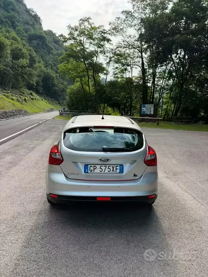Usata Ford Focus 115 CV (84 kW) 2014 Grigio Berlina