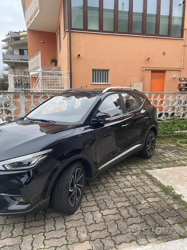 Usata MG ZS Luxury 106 CV (77 kW) 2023 Nero SUV