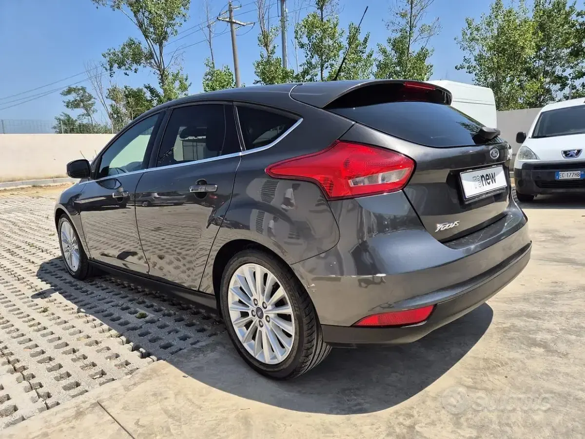 Usata Ford Focus Titanium 120 CV (88 kW) 2015 Grigio Berlina