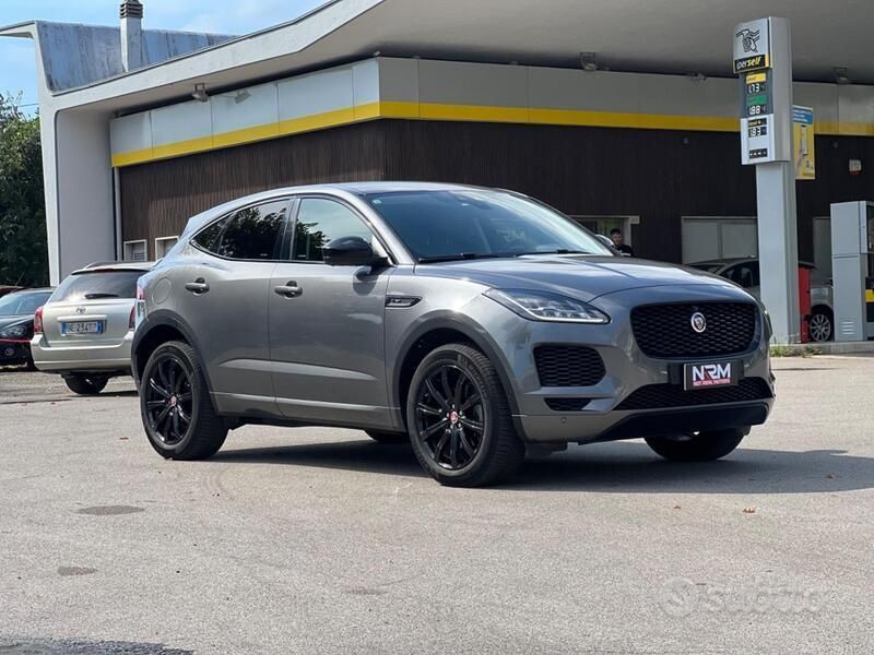Grigio pastello Usata 2018 Jaguar E-Pace R-Dynamic SUV | 23.000 € (Cara) - Immagine 1/4