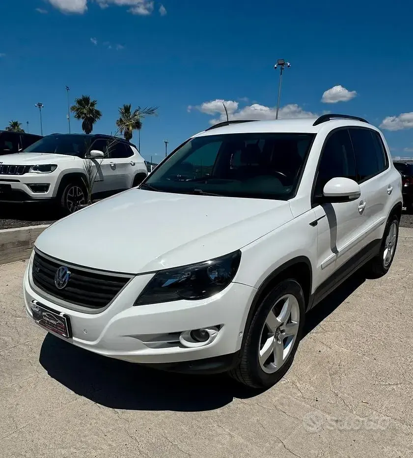 Usata VW Tiguan R-line 140 CV (102 kW) 2010 Bianco SUV