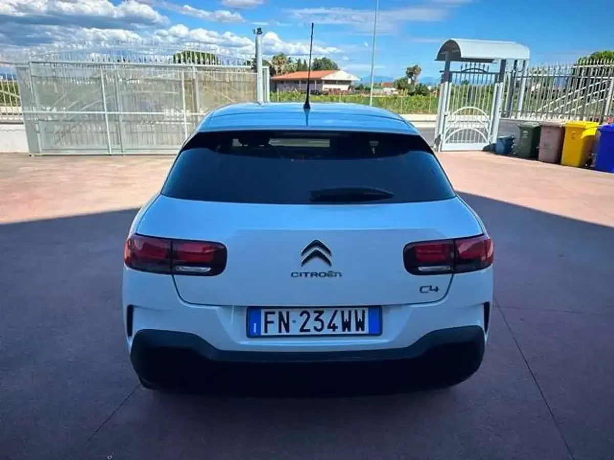 Usata Citroën C4 Shine 99 CV (72 kW) 2018 Bianco perla SUV