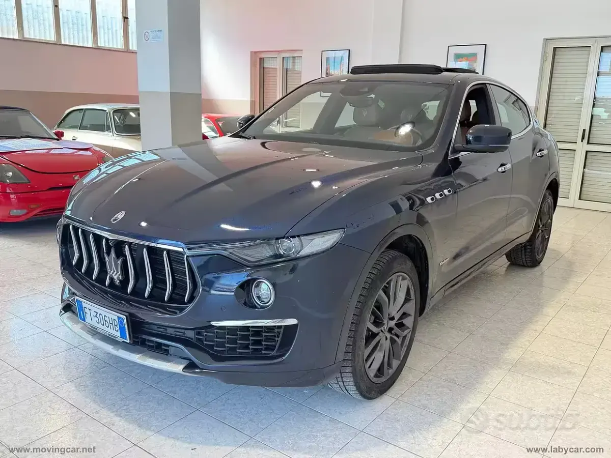Usata Maserati Levante GranLusso 250 CV (183 kW) 2018 Blu/azzurro SUV