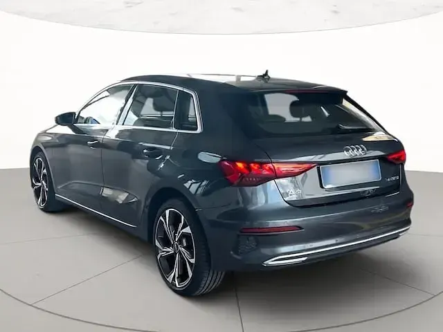Usata Audi A3 Advanced 110 CV (80 kW) 2022 Grigio manhattan metallizzato Berlina