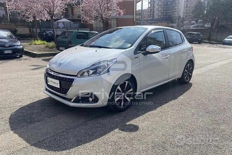 Usata Peugeot 208 Signature Sky 83 CV (61 kW) 2019 Bianco Utilitaria