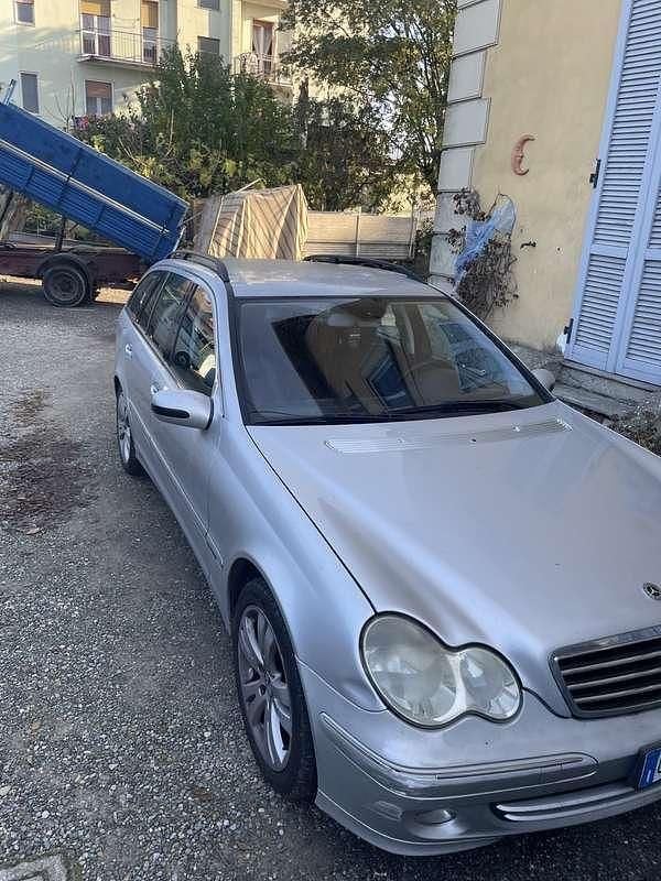 Usata Mercedes C220 150 CV (110 kW) 2005 Argento Berlina