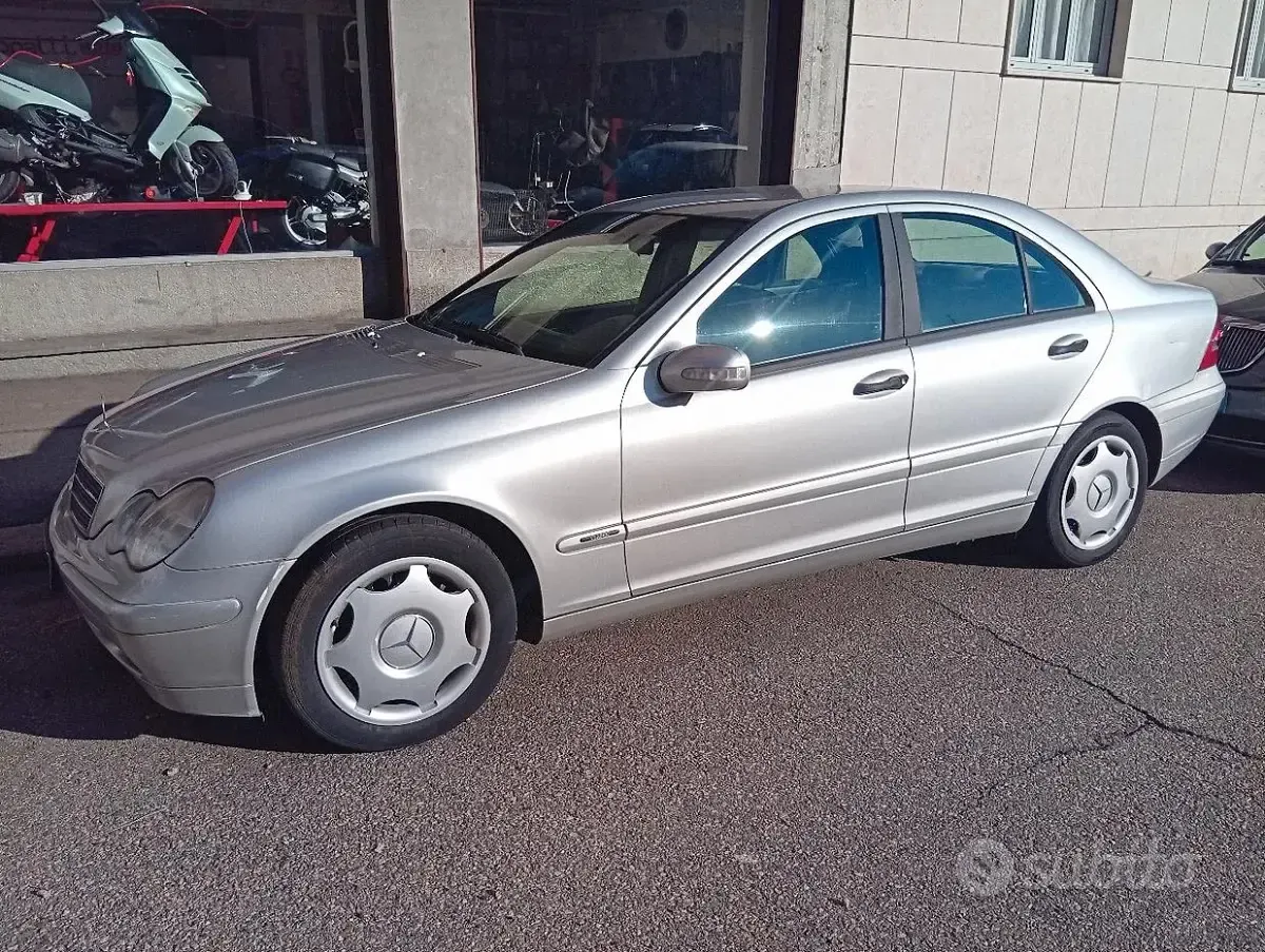 Usata Mercedes C220 143 CV (105 kW) 2003 Grigio Berlina
