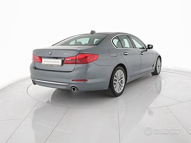 Usata BMW 520 Luxury Line 190 CV (139 kW) 2017 Blu Berlina