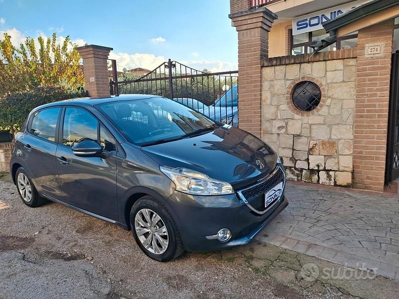 Usata Peugeot 208 Active 68 CV (50 kW) 2014 Grigio Utilitaria