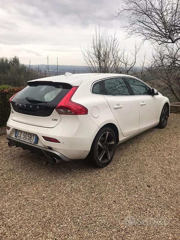 Usata Volvo V40 R-Design 2015 Bianco Berlina