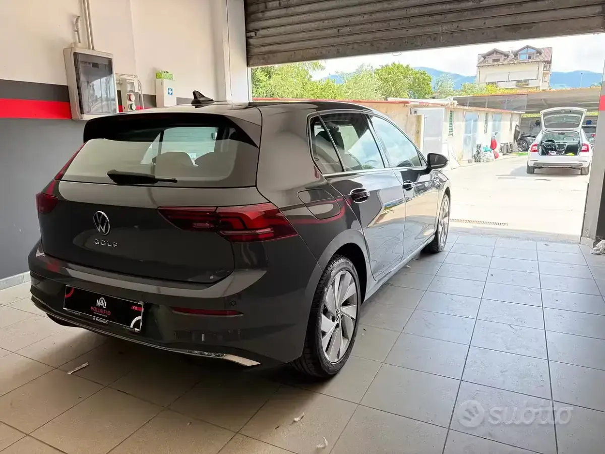 Usata VW Golf VIII Style 150 CV (110 kW) 2025 Grigio Station wagon