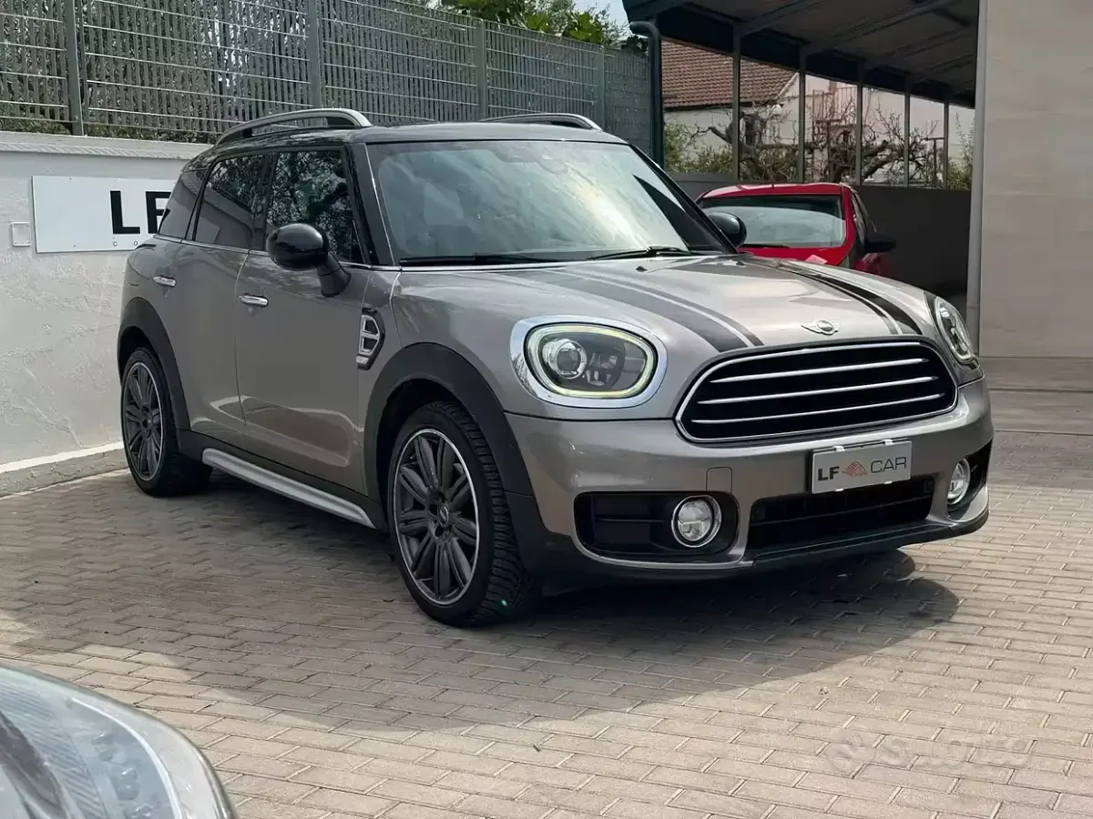 Usata Mini Cooper D Countryman Hype 150 CV (110 kW) 2017 Grigio SUV