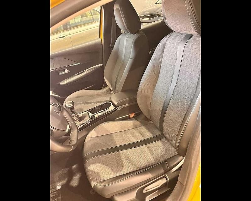 Usata Peugeot 208 Allure 101 CV (74 kW) 2023 Giallo Utilitaria