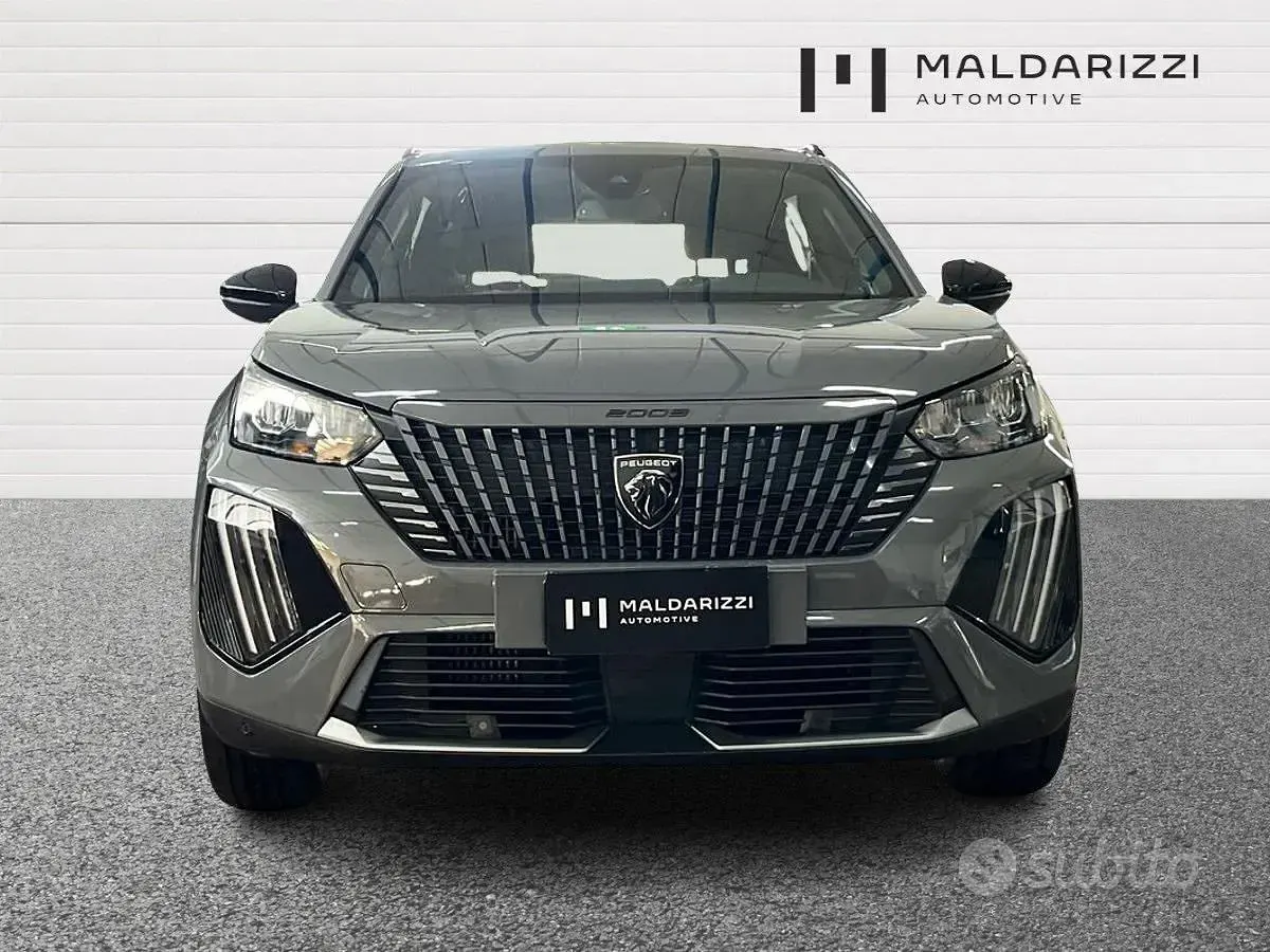 Usata Peugeot 2008 Allure 101 CV (74 kW) 2024 Grigio SUV