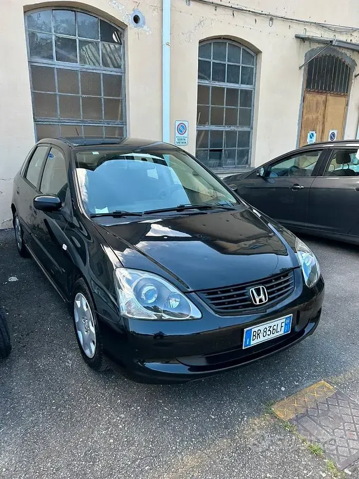 Usata Honda Civic 100 CV (73 kW) 2004 Nero Berlina