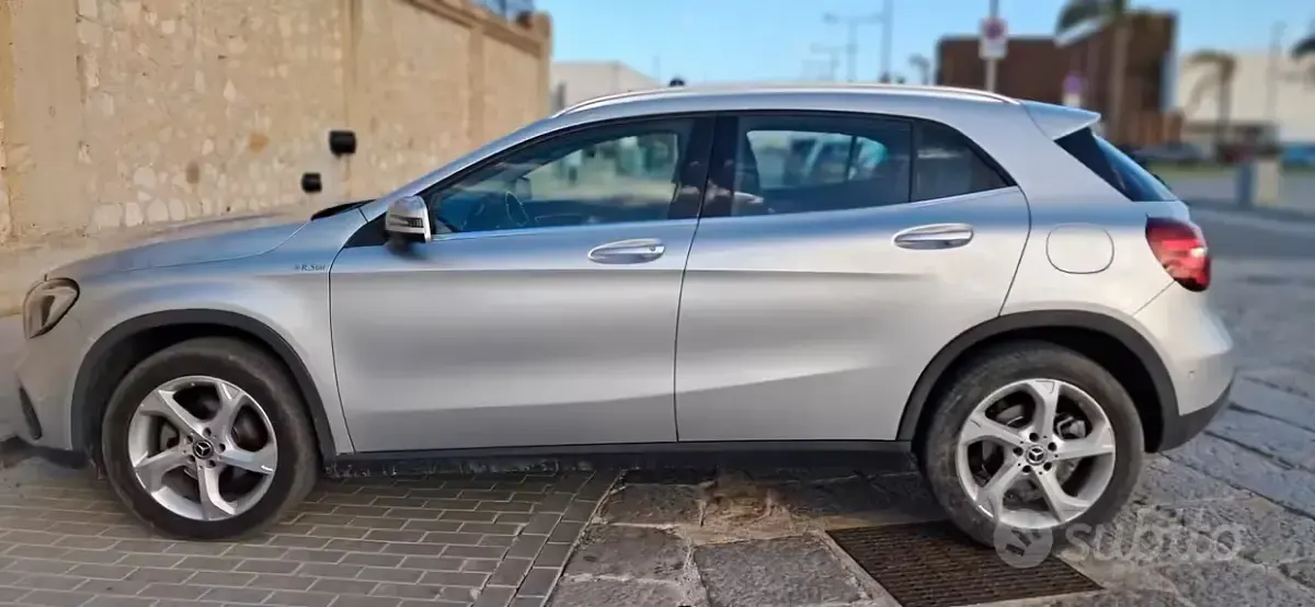 Usata Mercedes GLA200 Premium 136 CV (100 kW) 2018 Grigio SUV