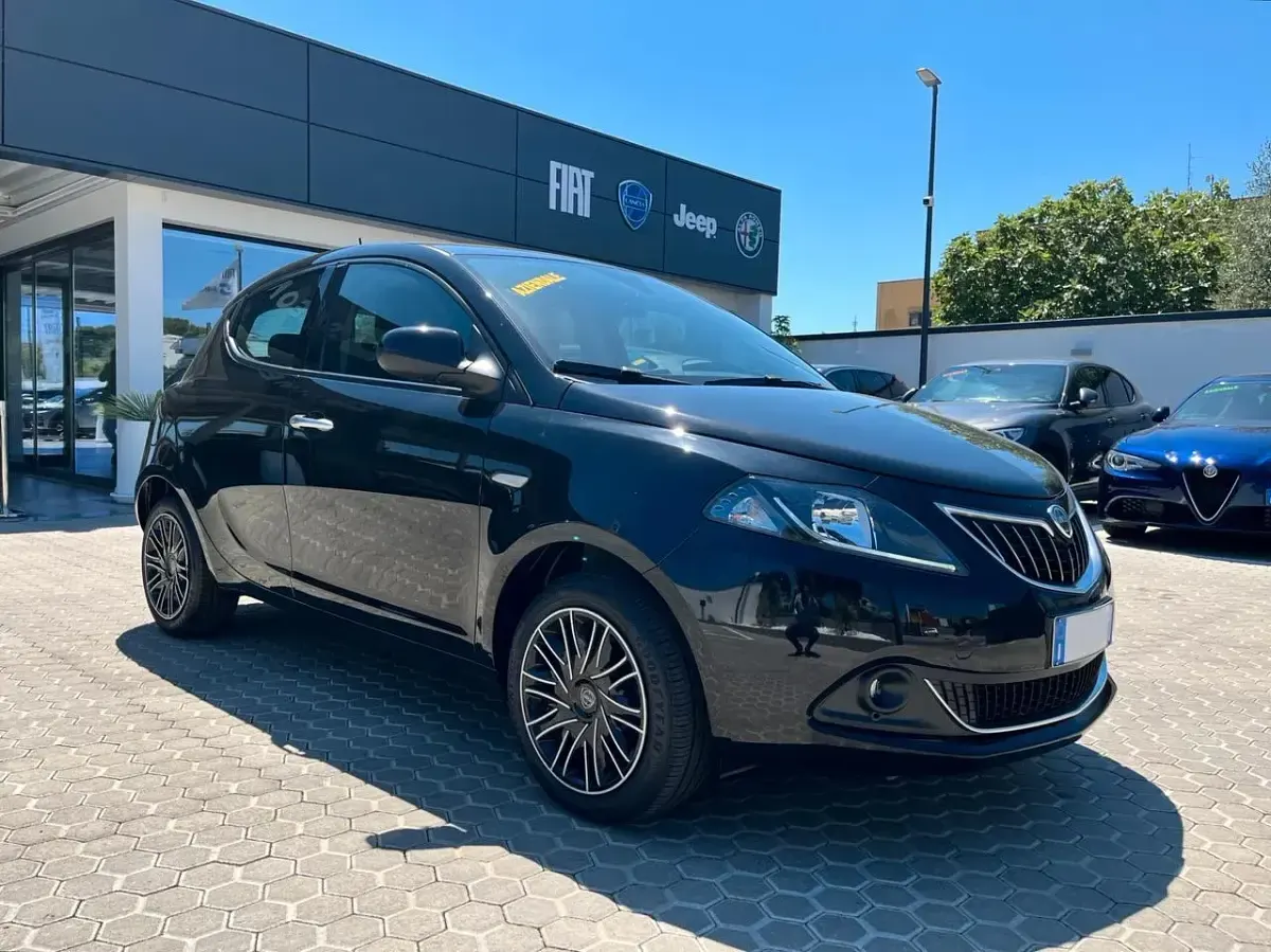 Usata Lancia Ypsilon Gold 69 CV (50 kW) 2022 Nero Utilitaria