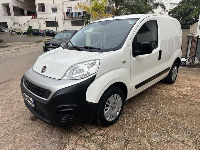 Bianco Usata 2017 Fiat Fiorino Monovolume | 6950 € (Molto cara) - Immagine 1/4