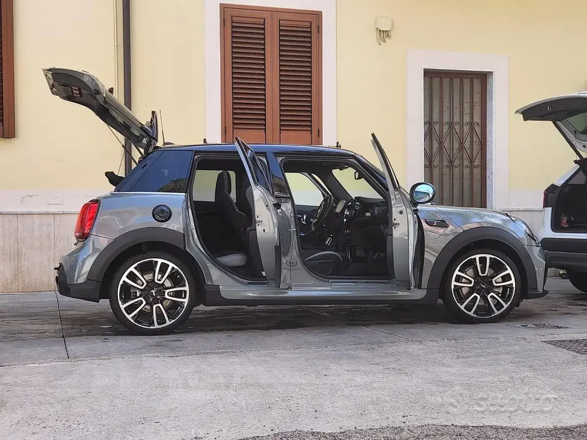 Usata Mini John Cooper Works 178 CV (130 kW) 2021 Grigio Utilitaria