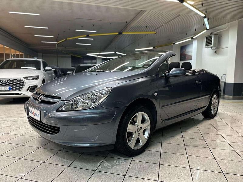 Usata Peugeot 307 CC 109 CV (80 kW) 2005 Grigio Cabrio