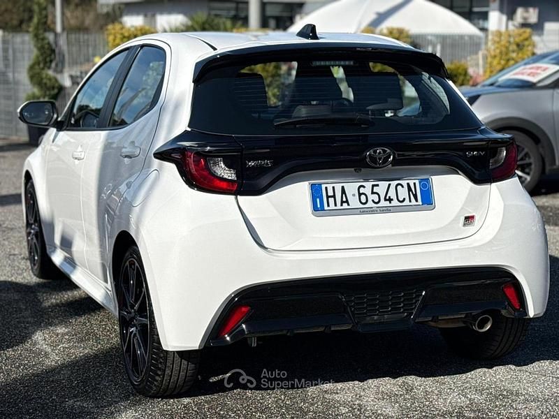 Usata Toyota Yaris Sport 116 CV (85 kW) 2025 Bianco Utilitaria