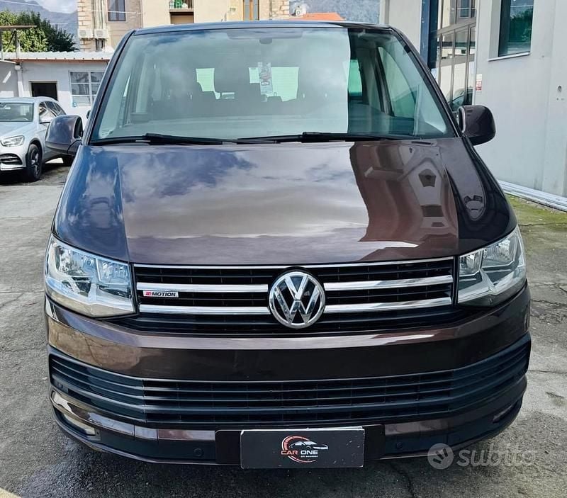 Usata VW Caravelle Comfortline 150 CV (110 kW) 2018 Marrone Monovolume