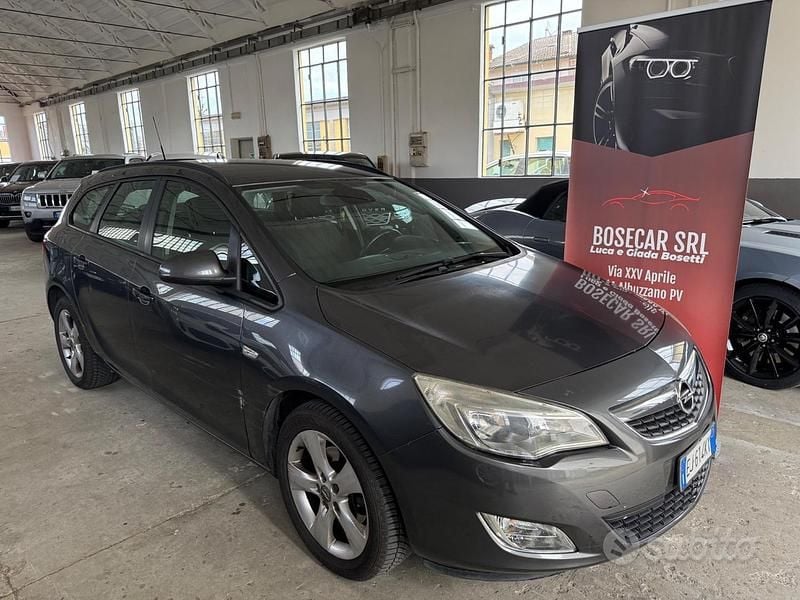 Usata Opel Astra 110 CV (80 kW) 2011 Grigio Station wagon
