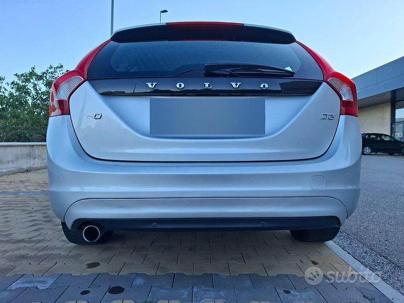 Usata Volvo V60 150 CV (110 kW) 2017 Grigio Station wagon