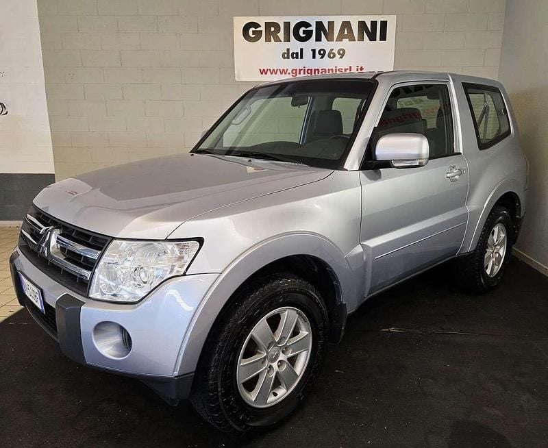 Usata Mitsubishi Pajero Invite 160 CV (117 kW) 2008 Argento SUV