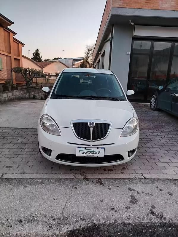 Usado Lancia Ypsilon 60 HP (44 kW) 2008 Branco Citadino