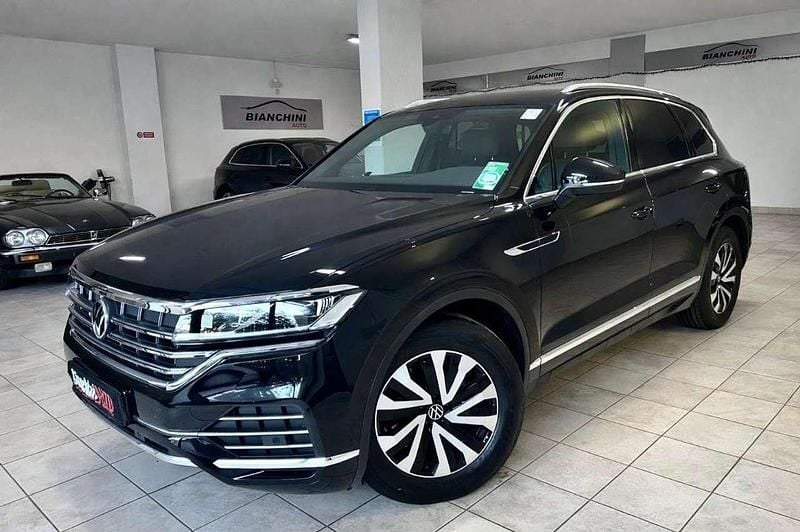 Usata VW Touareg Elegance 231 CV (169 kW) 2022 Profondo perla SUV