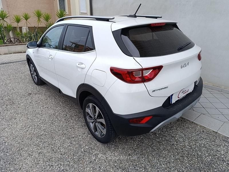 Usata Kia Stonic Style 82 CV (60 kW) 2022 Bianco SUV